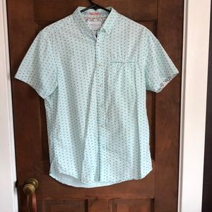 Slim fit shortsleeve button down shirt